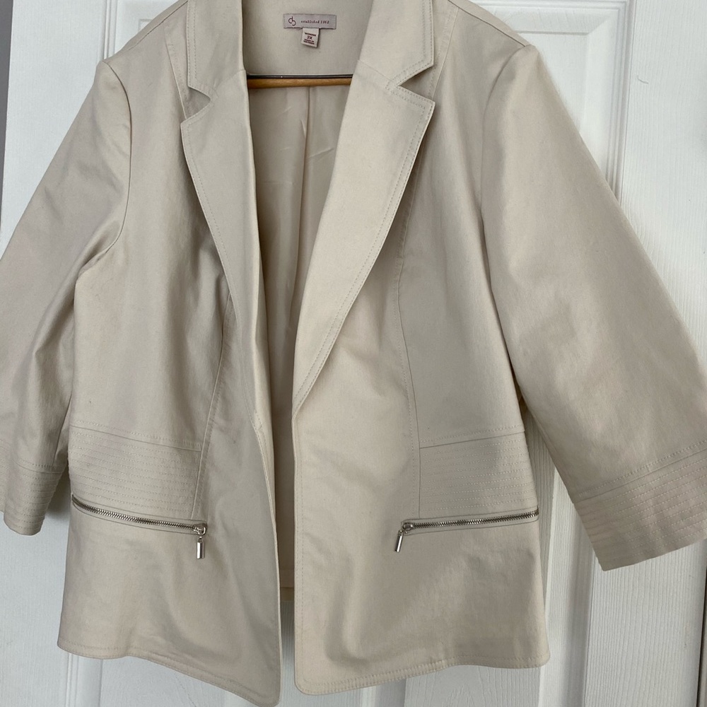 Robe - Picture 12 of 16